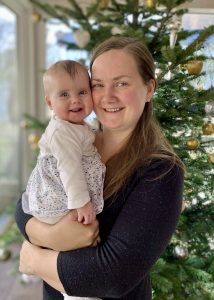 Ein glückliches Lächeln: Feedback zum Kurs von Mutter und Hebammenkollegin Jana und ihrem Kind.